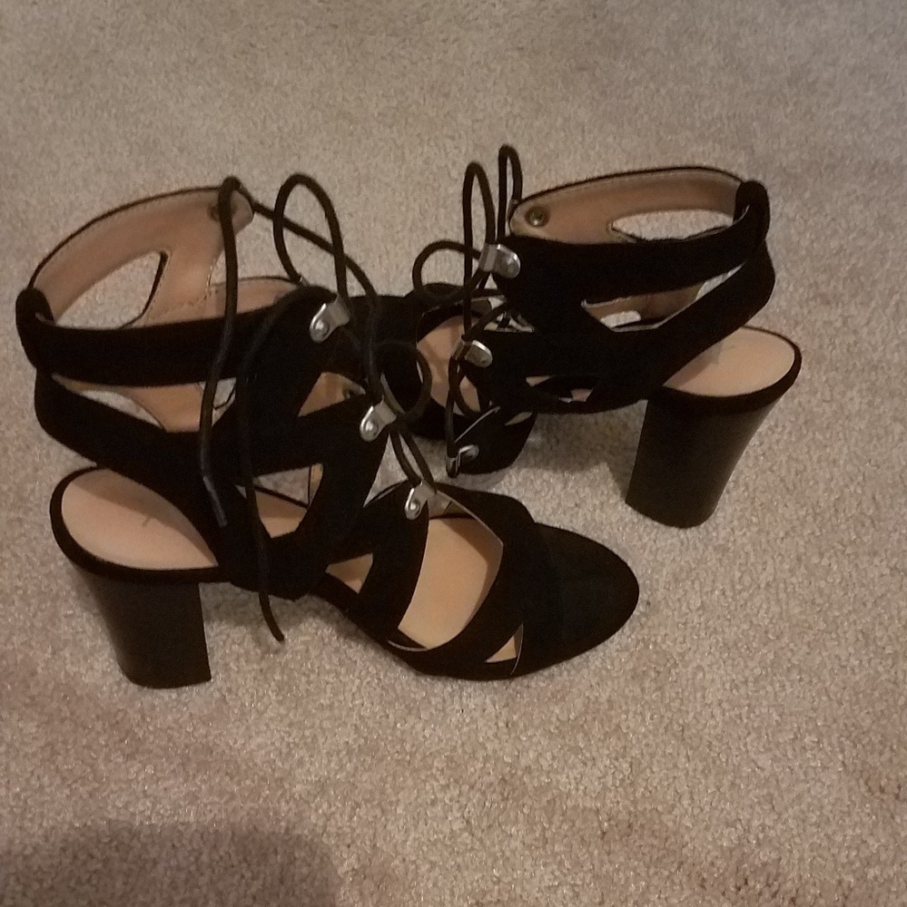 Shoes - Picture 4 of 4